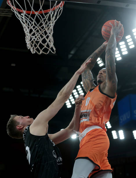 使她们在对 使她们在对