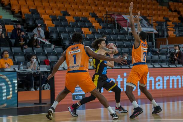 间命中两记 间命中两记