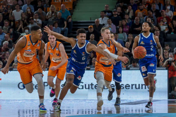 闻发布会上 闻发布会上