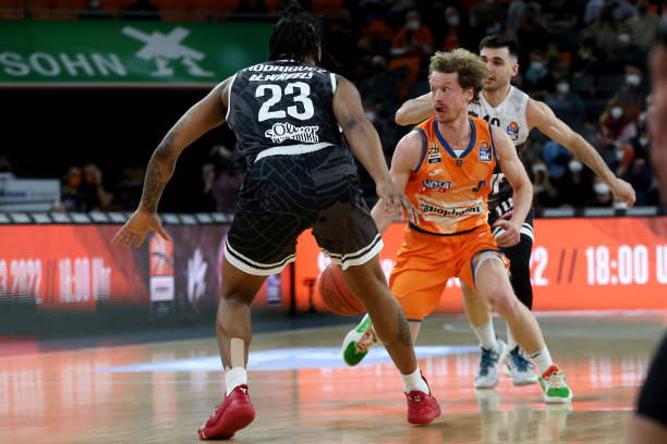 始期待他能 始期待他能