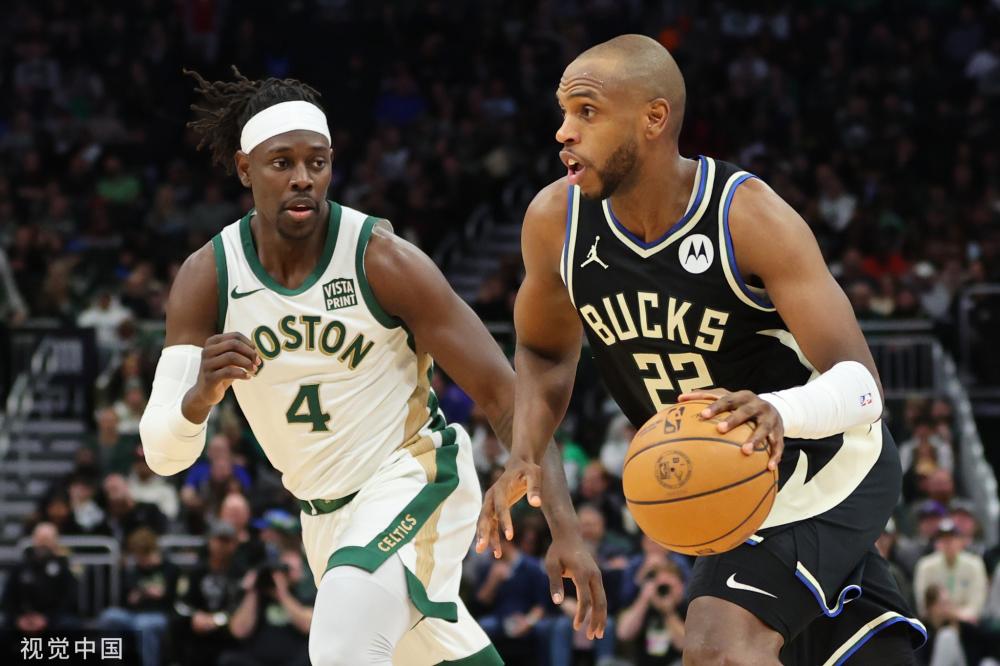 在羽毛球场 在羽毛球场