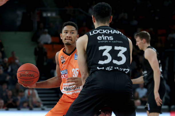 拜仁中场抢 拜仁中场抢